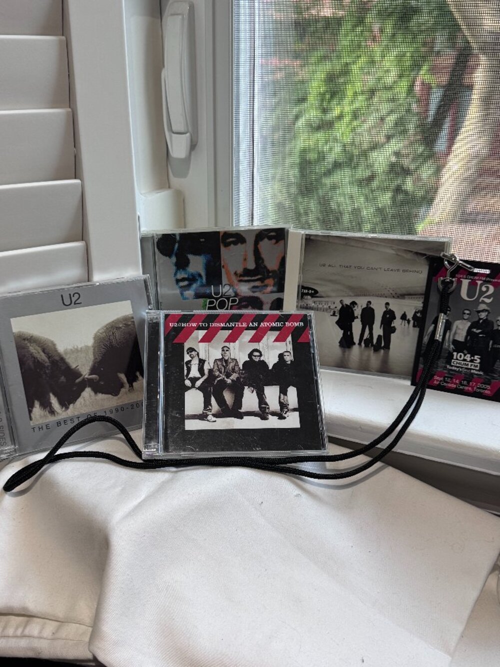 🎶 U2 Collector Bundle CDs + Rare Vertigo Tour CHUM FM Pass Bono Rock History ✨